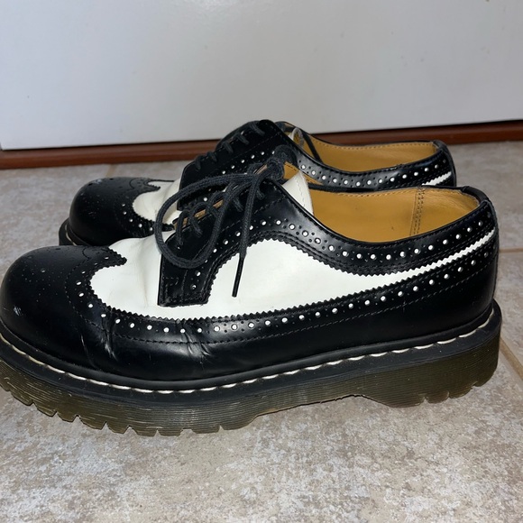 DR MARTENS 3989 BEX SMOOTH LEATHER BROGUE SHOES MENS 9 - Picture 2 of 9